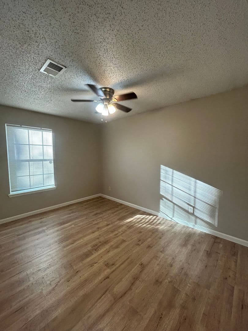 Russellville House: 2206 Timberwood Ln