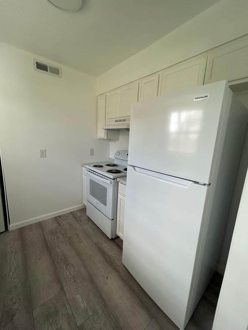 Russellville Apartment: 1300 - 1306 N. Greenwich