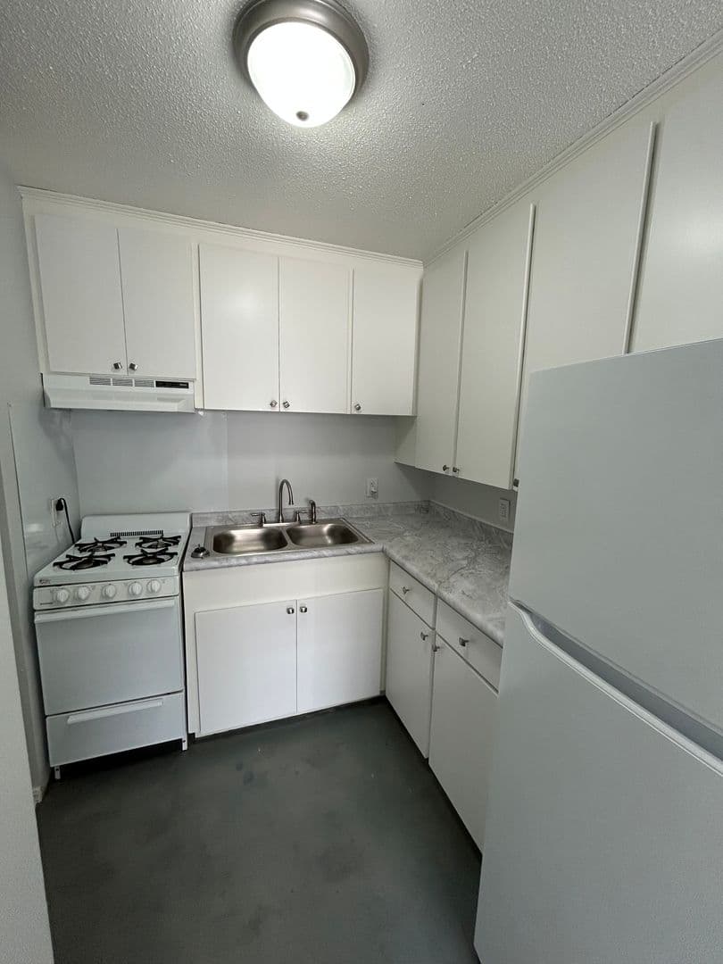 Russellville Apartment: 210 East Parkway A-D