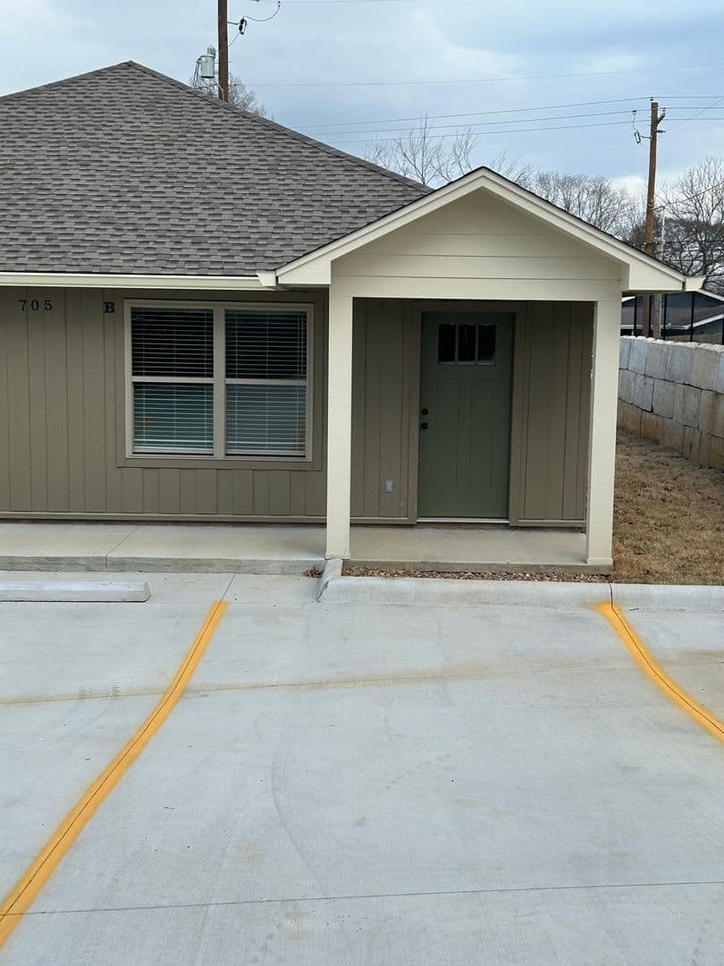 Russellville Apartment: 705 West 12th St.