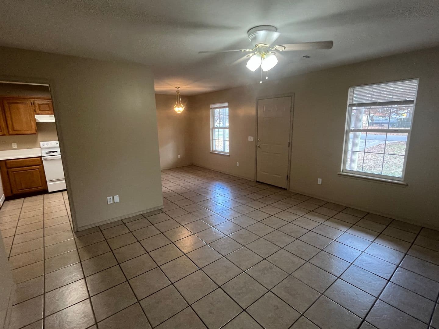 Russellville House: 1106 S Ithaca Ave