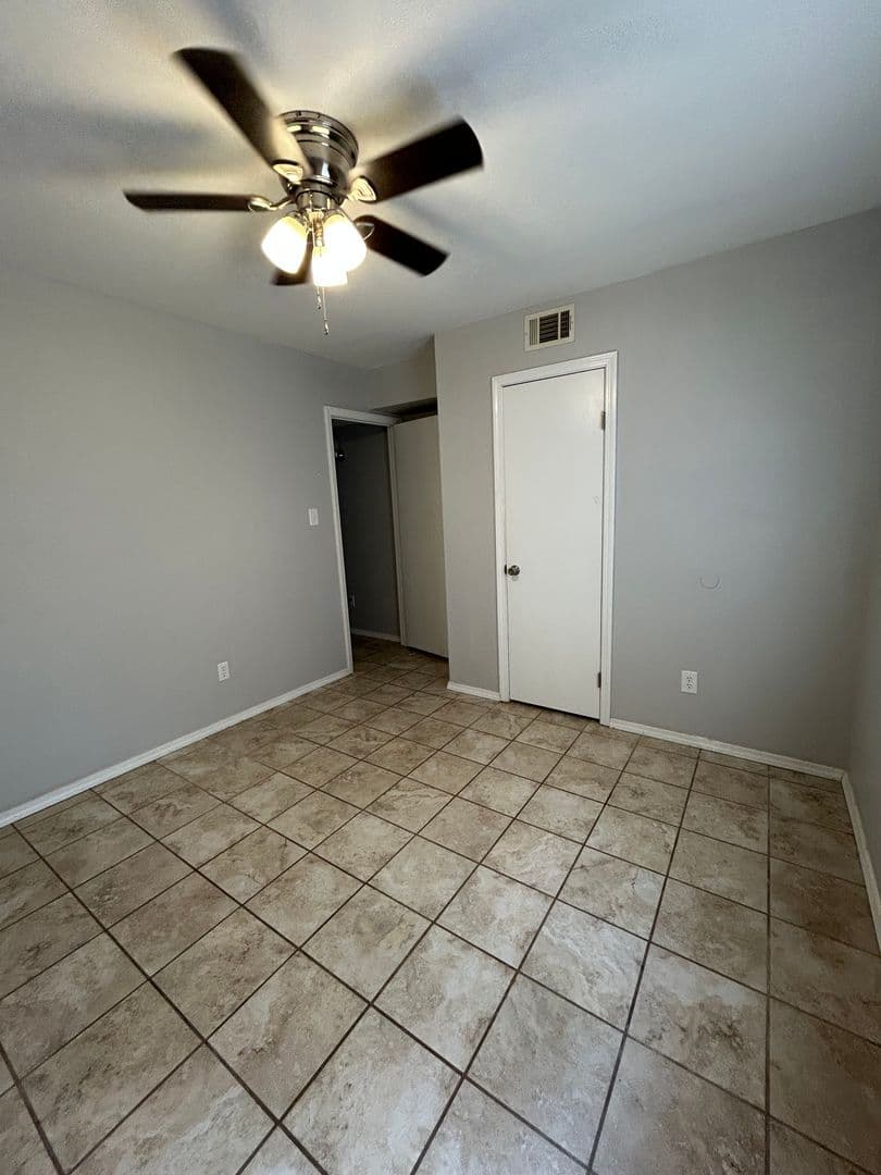 Russellville Apartment: 502 - 506 West 4th Pl