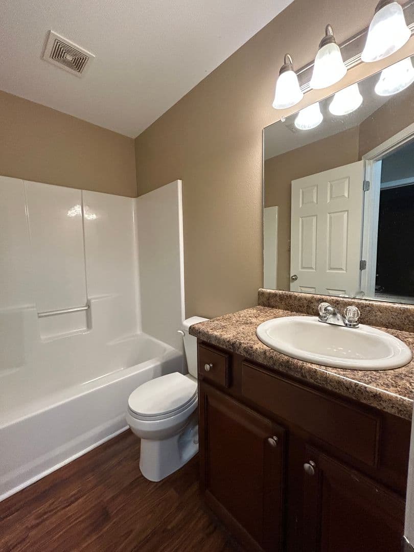 Russellville House: 1007 S Greenwich Ave