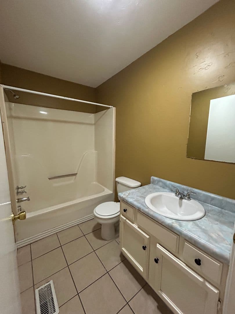 Russellville Apartment: 432 Dwight Mission Rd 22A