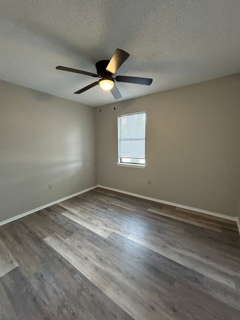 Russellville Apartment: 911-925 West 12th St.