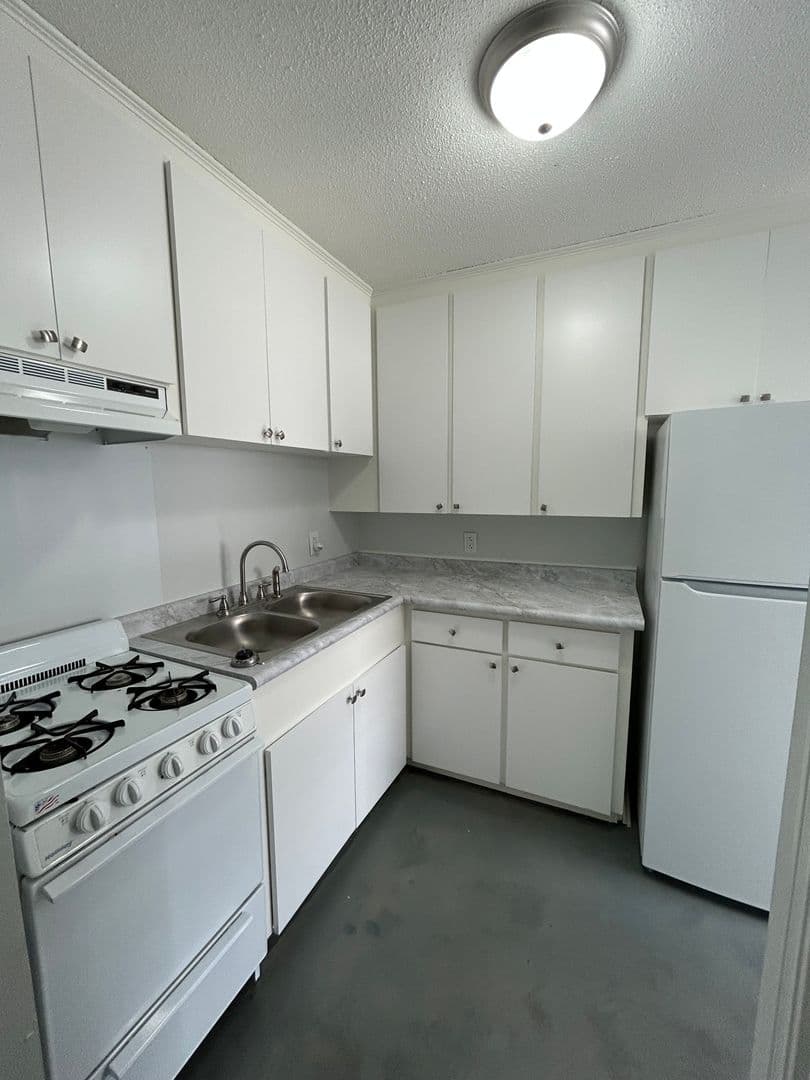Russellville Apartment: 210 East Parkway A-D