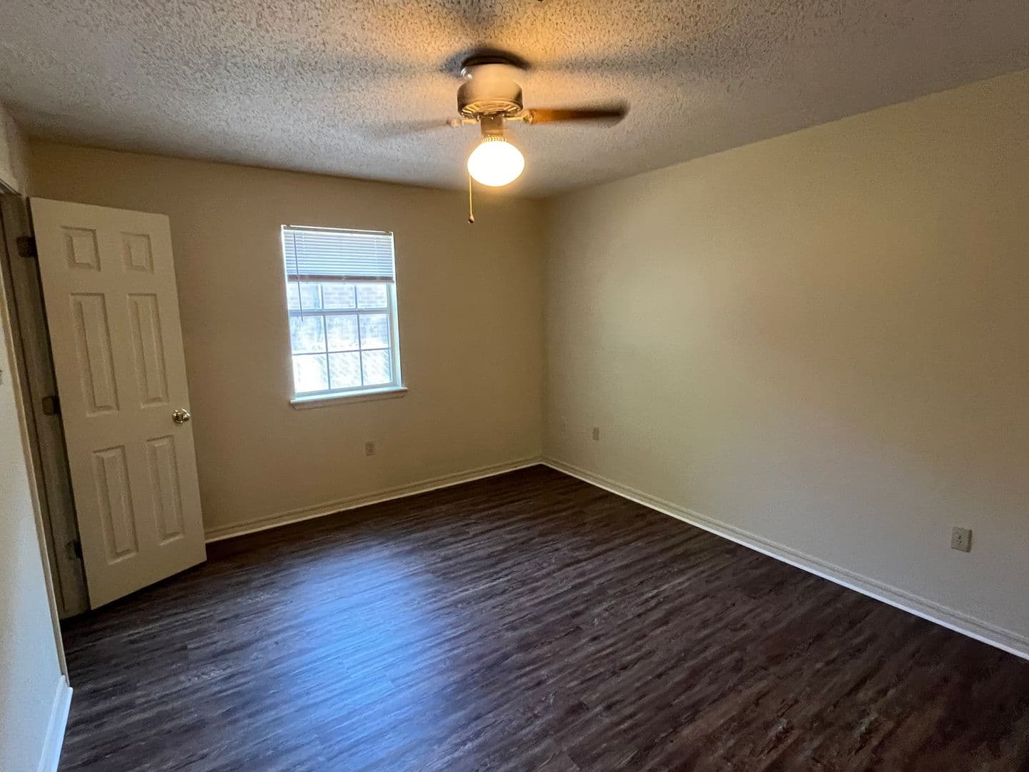 Russellville House: 1122 N Louisville Ave