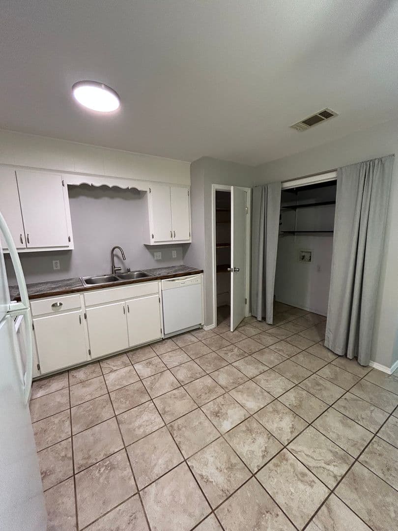 Russellville Apartment: 502 - 506 West 4th Pl