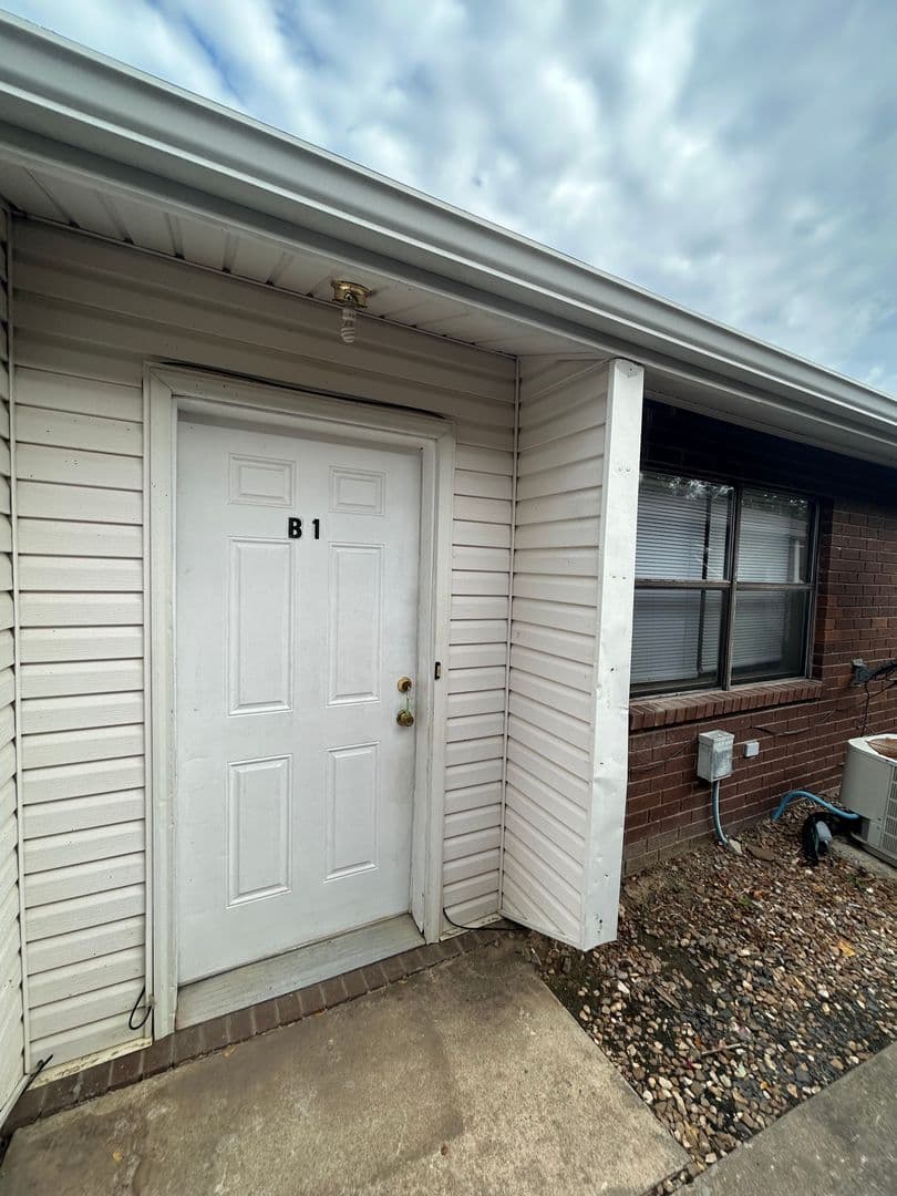 Dover Apartment: 72-112 Sequoya Dr.