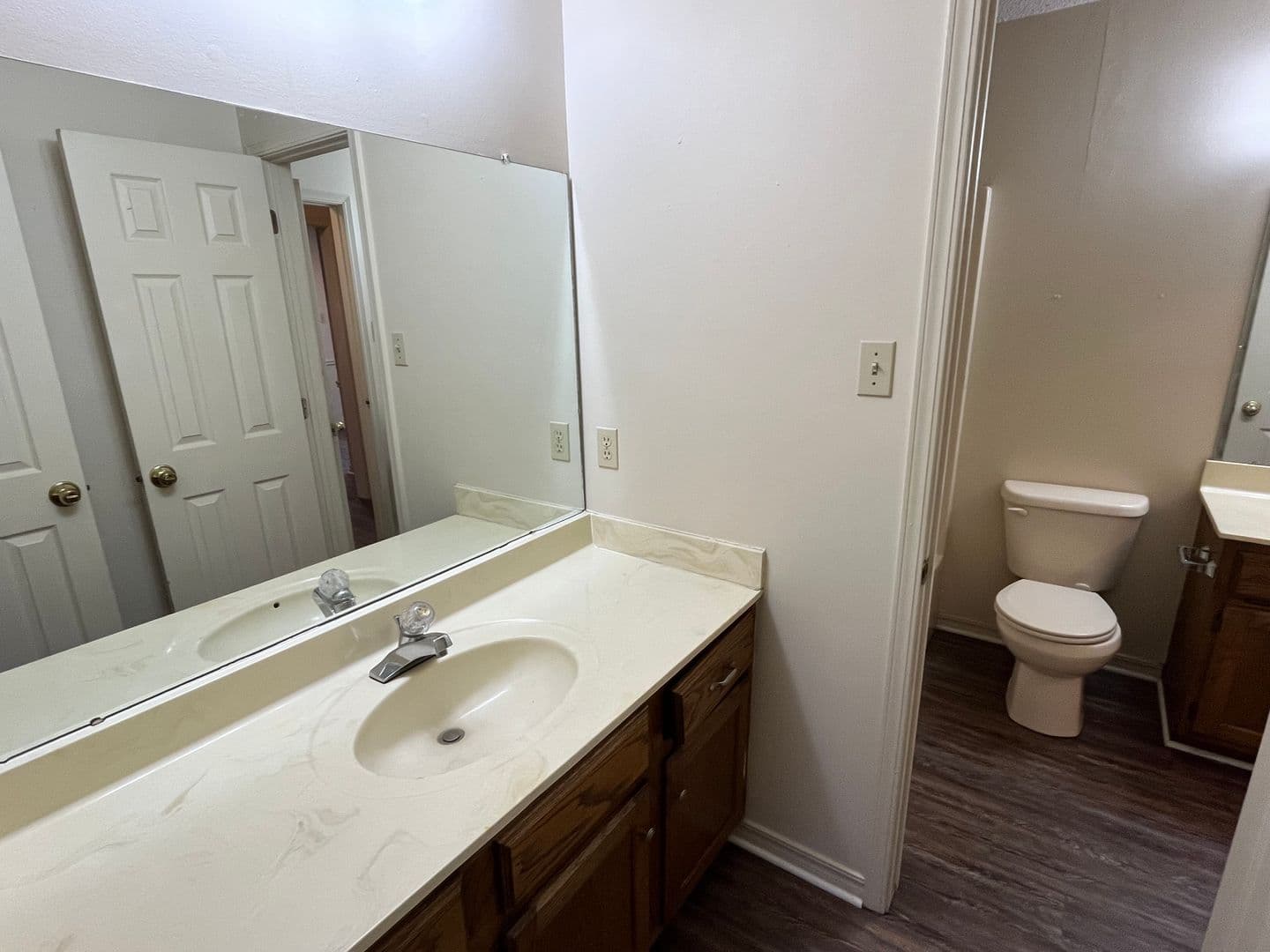 Russellville House: 1122 N Louisville Ave