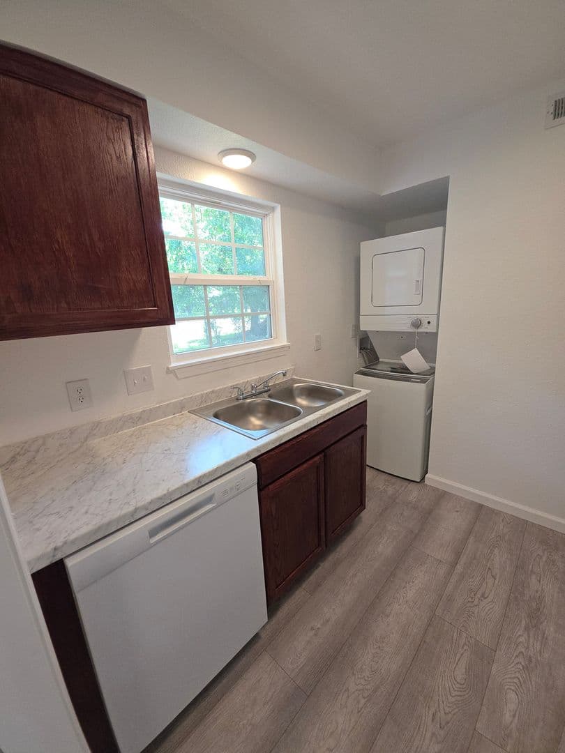 Russellville Apartment: 1300 - 1306 N. Greenwich
