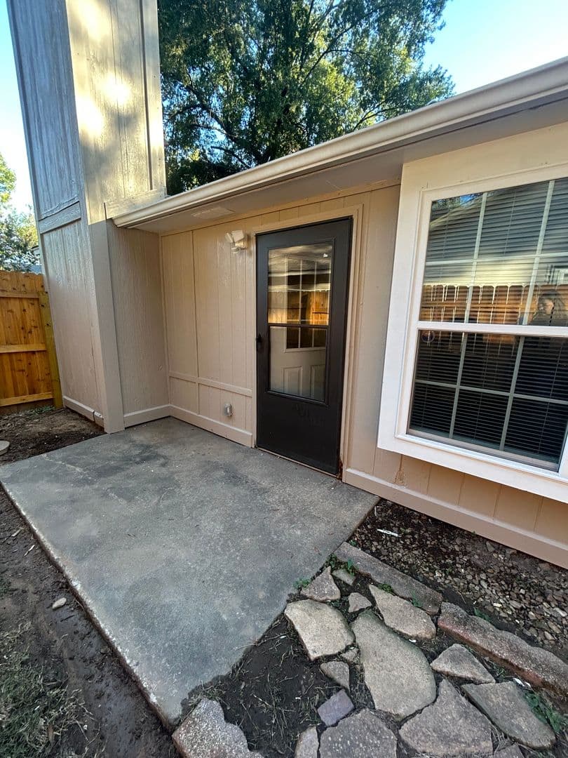 Russellville House: 2206 Timberwood Ln