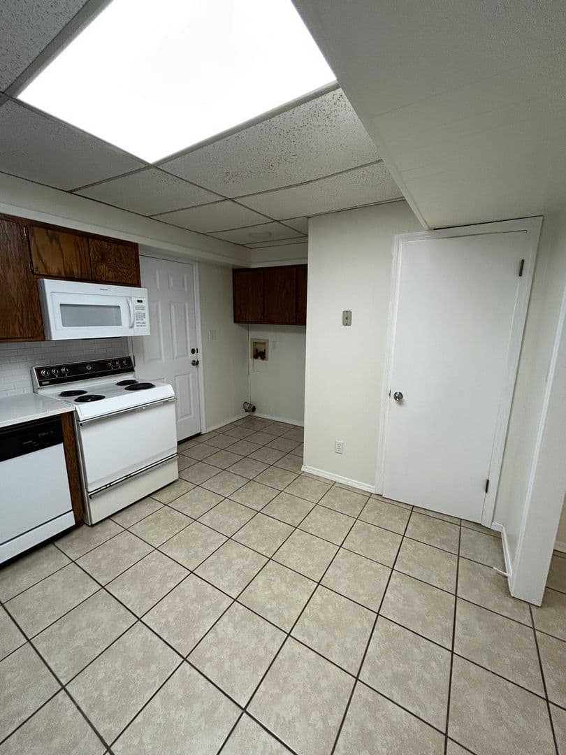 Russellville Apartment: 2751 - 2773 West D St.