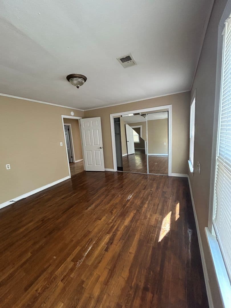 Russellville House: 803 N Denver Ave