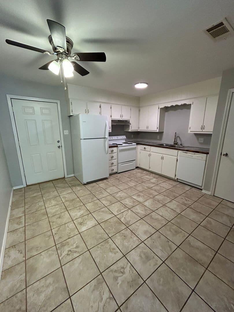 Russellville Apartment: 502 - 506 West 4th Pl