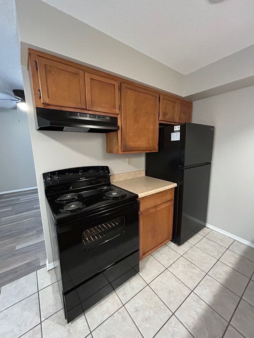Russellville Apartment: 911-925 West 12th St.