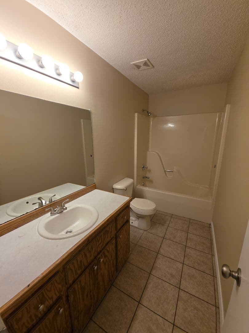 Russellville House: 1508 E L St