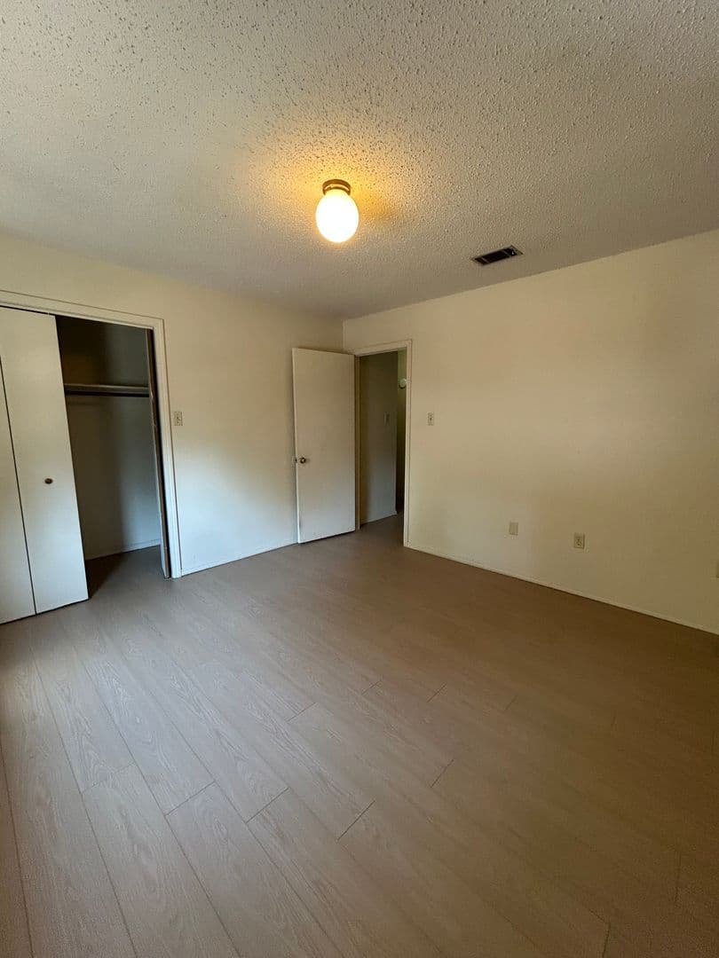 Russellville Apartment: 301 N Joplin Ave