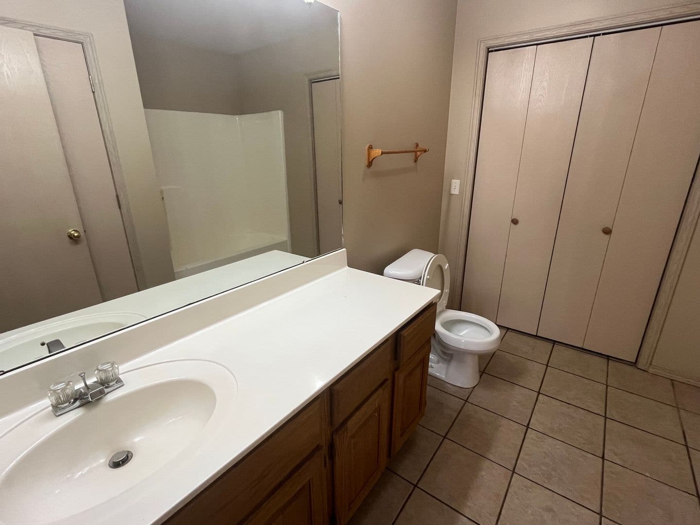 Russellville House: 1106 S Ithaca Ave