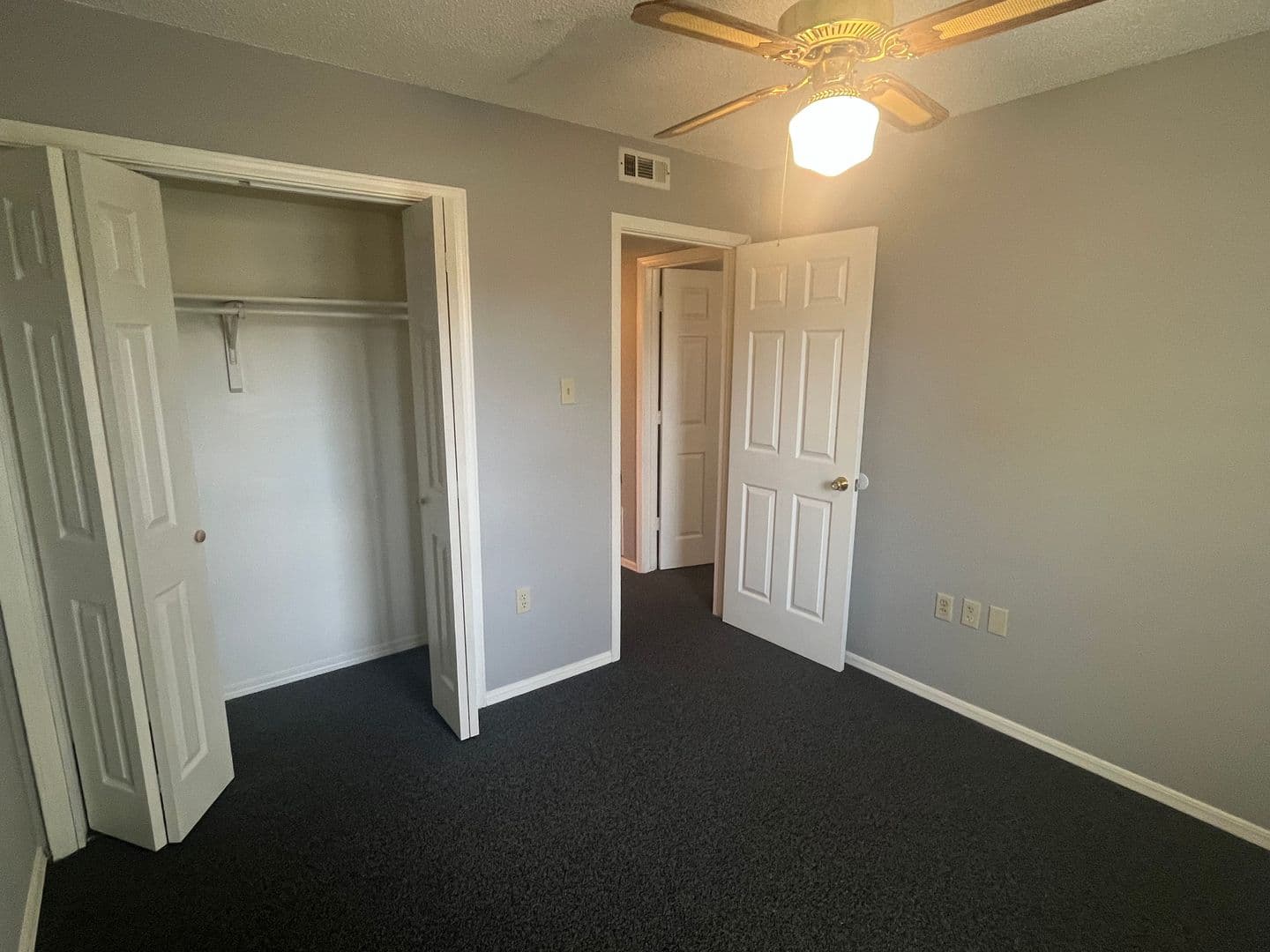 Russellville House: 2207 S. Hartford Cv.