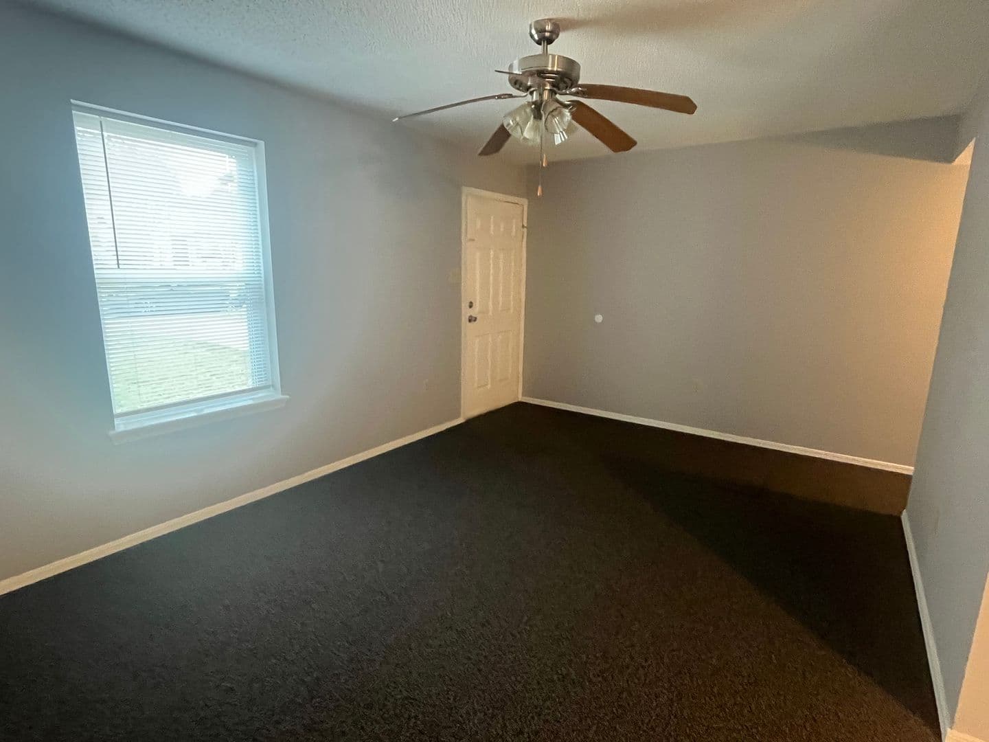 Russellville House: 2207 S. Hartford Cv.