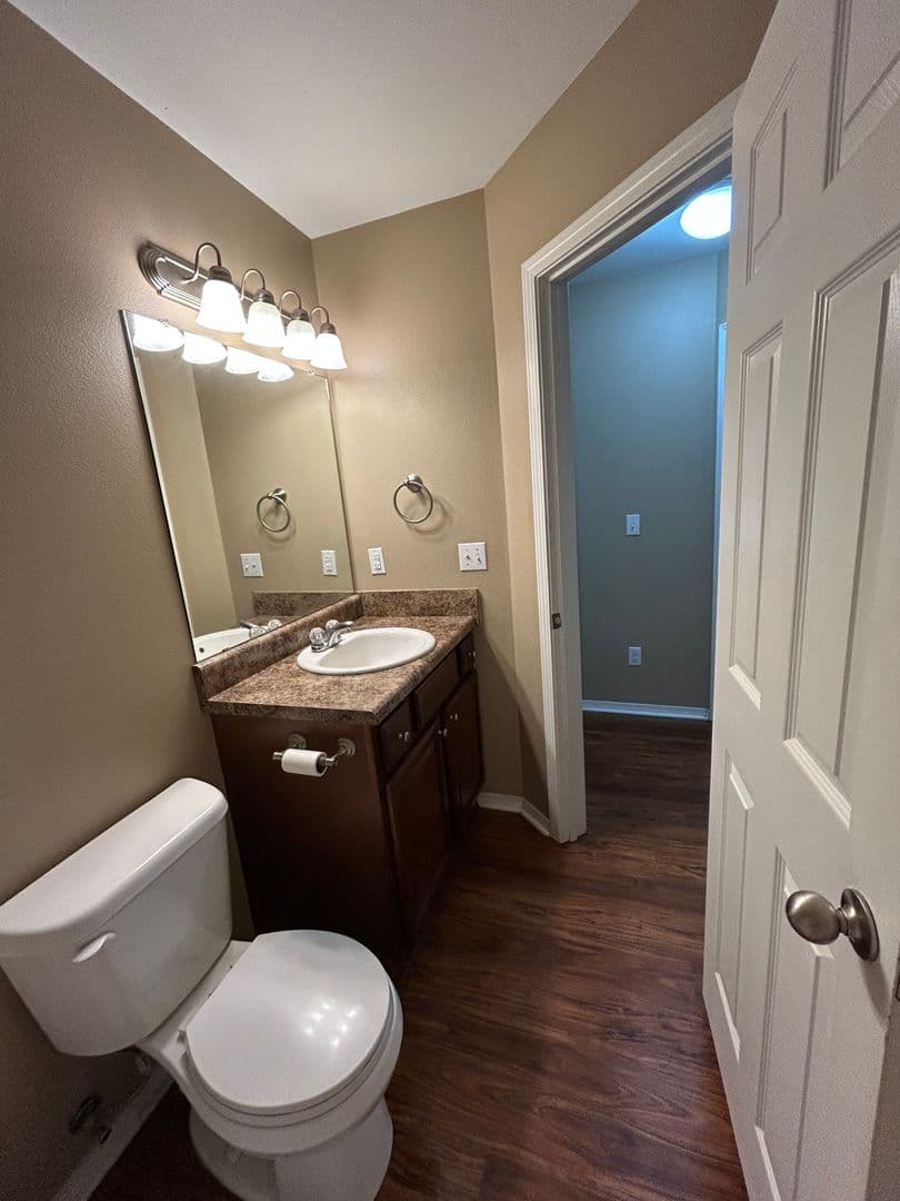 Russellville House: 1007 S Greenwich Ave