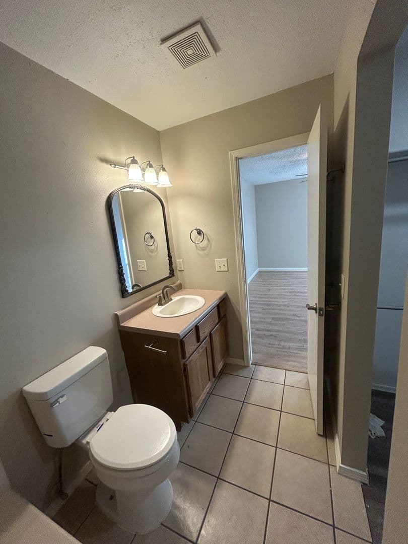 Russellville House: 2206 Timberwood Ln