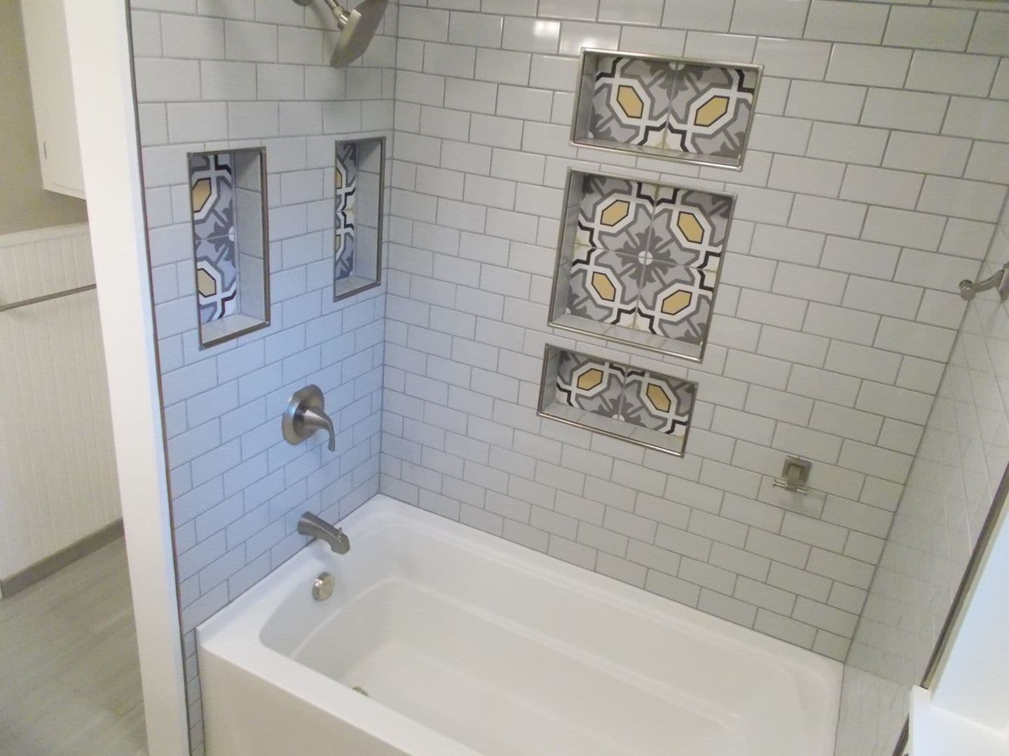 Russellville House: 215 S Seattle Ave