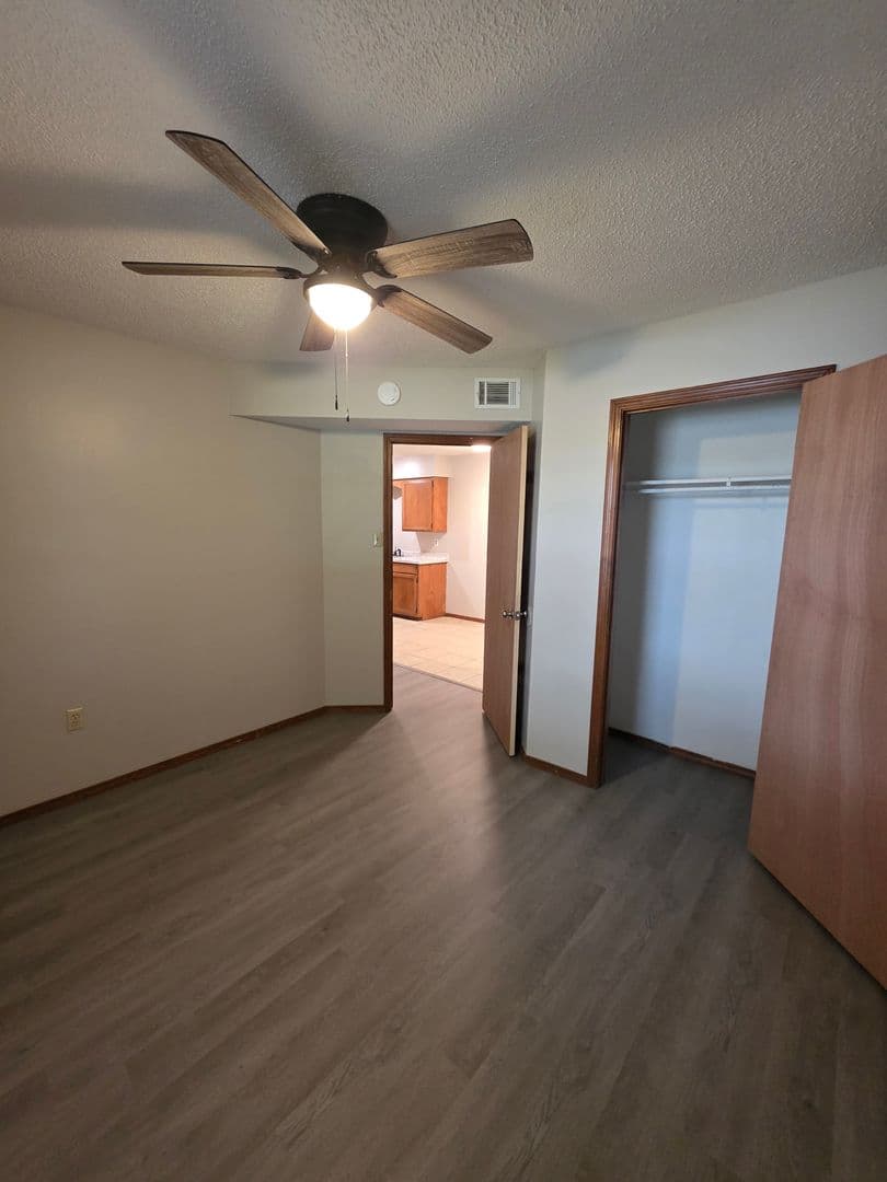Russellville Apartment: 911-925 West 12th St.