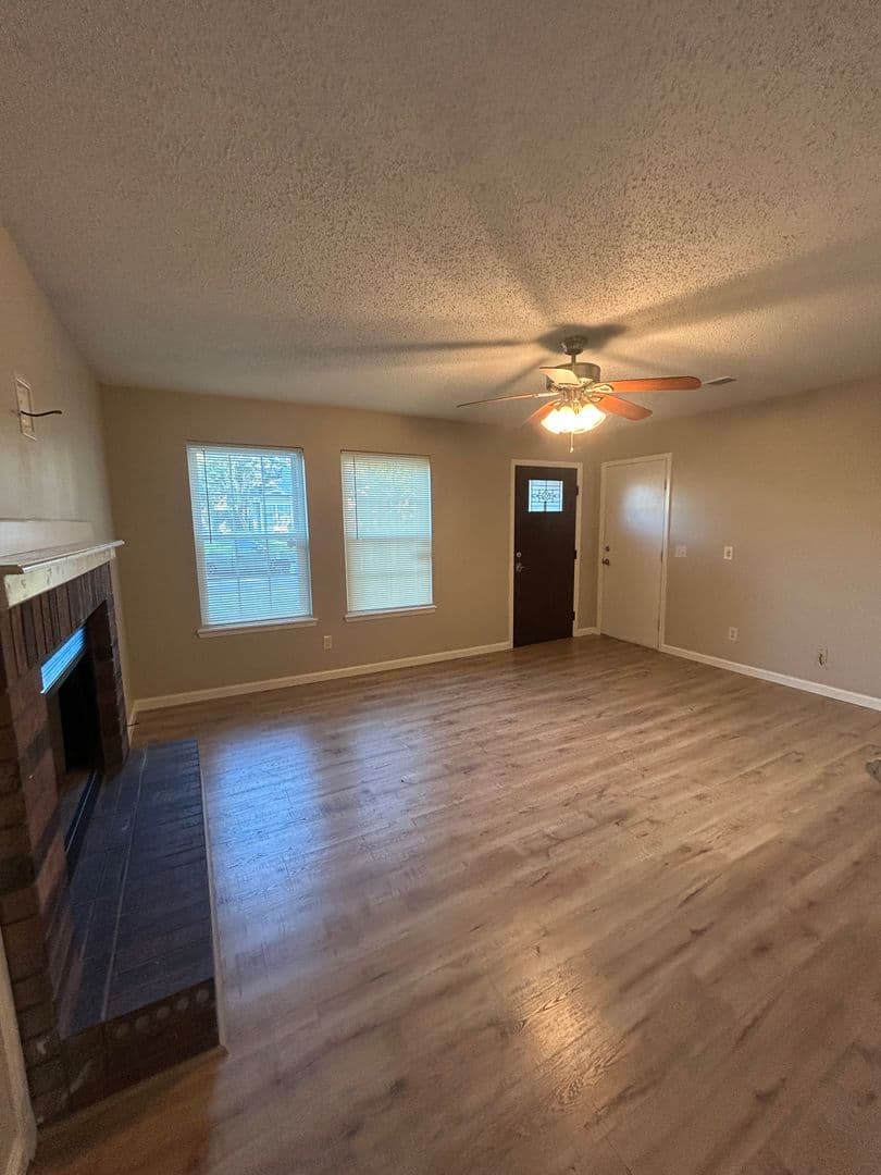 Russellville House: 2206 Timberwood Ln