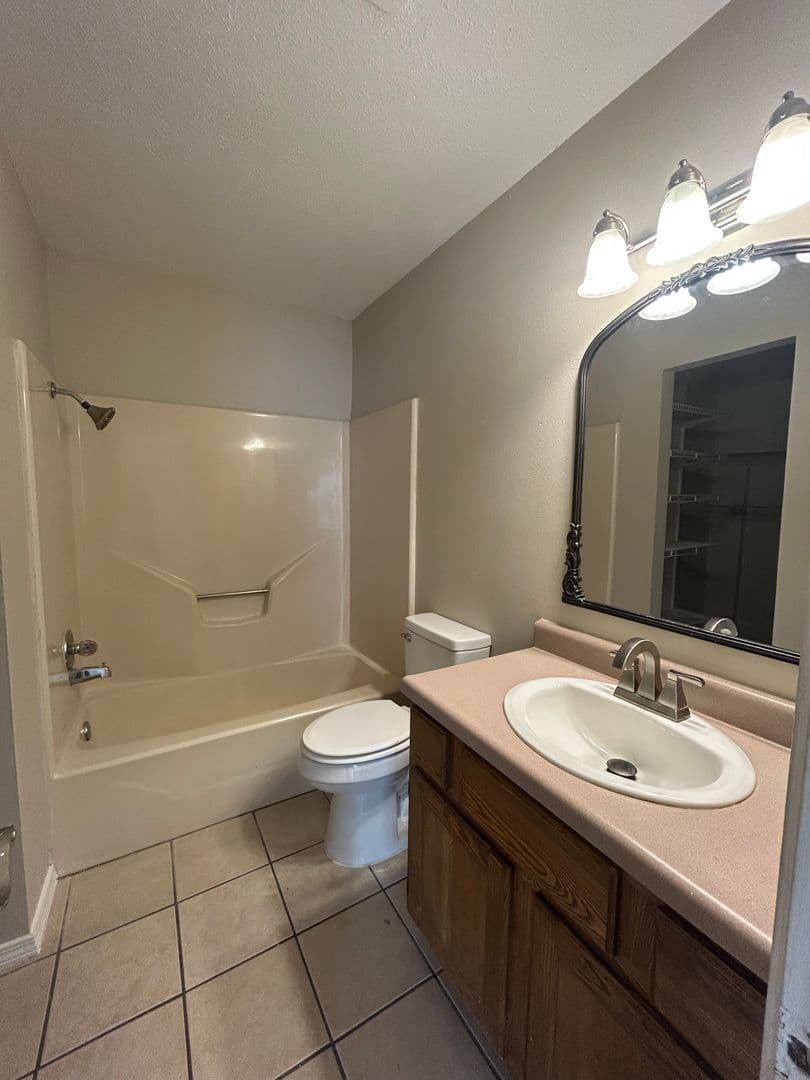Russellville House: 2206 Timberwood Ln