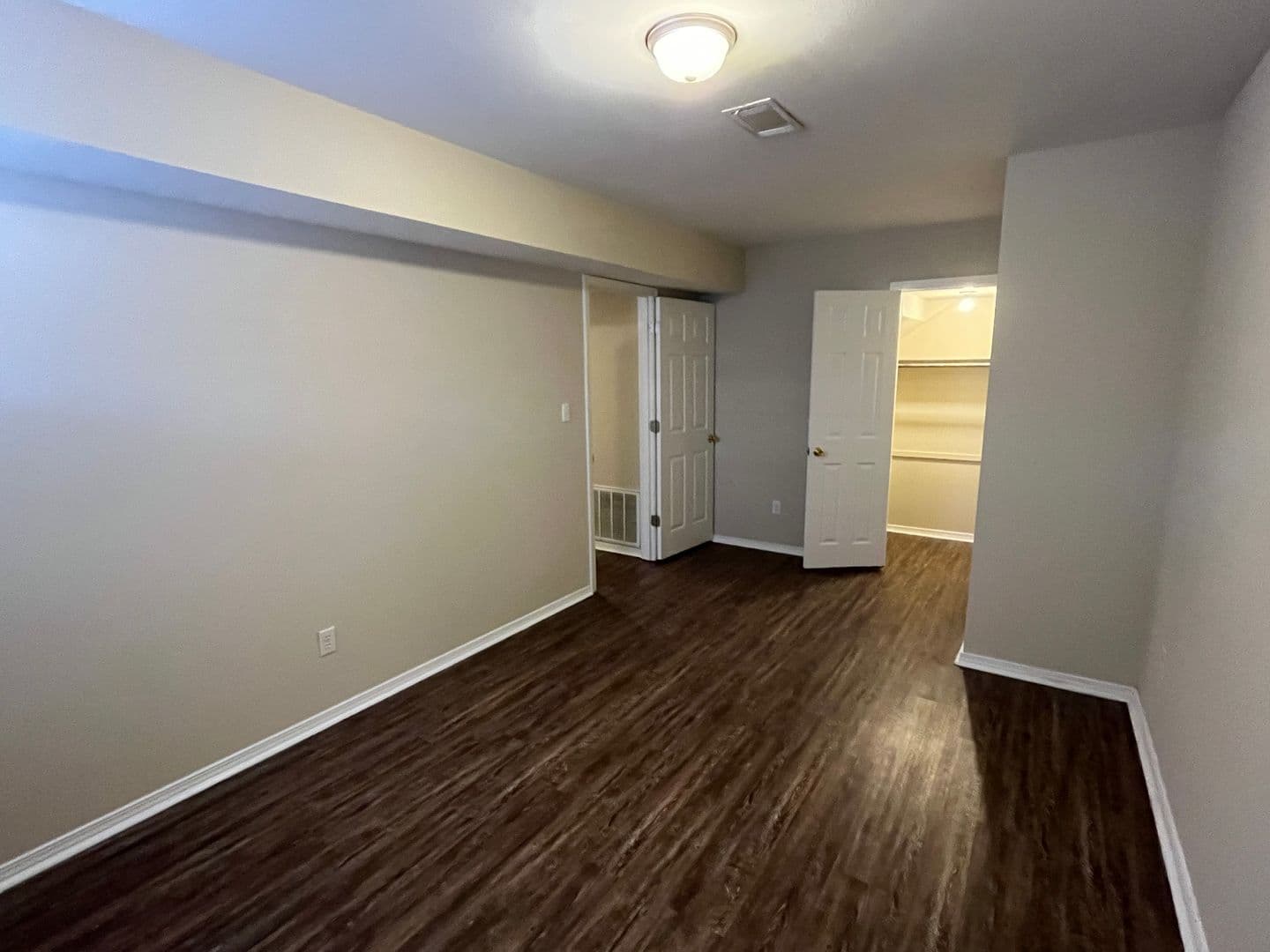Russellville Apartment: 900 West 16th St.