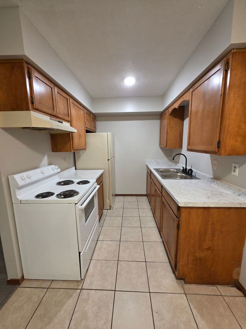 Russellville Apartment: 911-925 West 12th St.