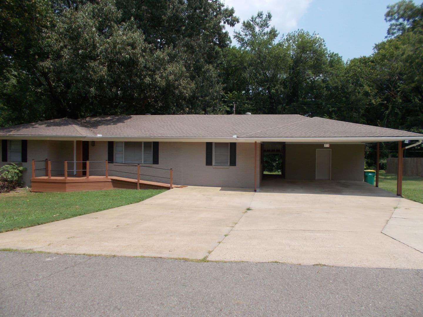 Russellville House: 215 S Seattle Ave