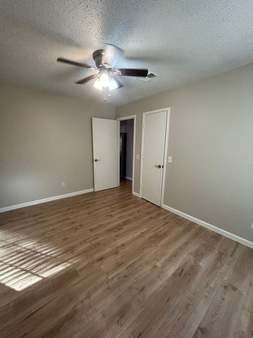 Russellville House: 2206 Timberwood Ln
