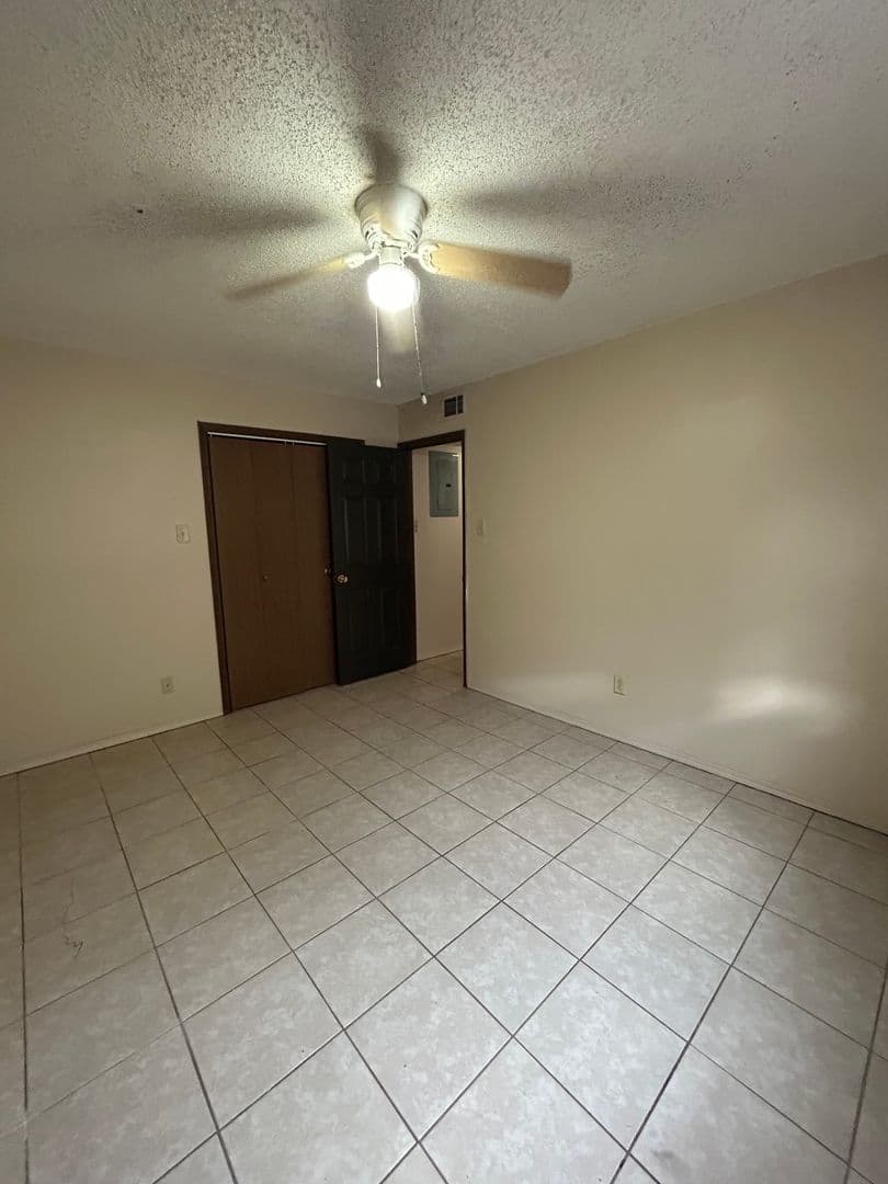 Dover Apartment: 72-112 Sequoya Dr.