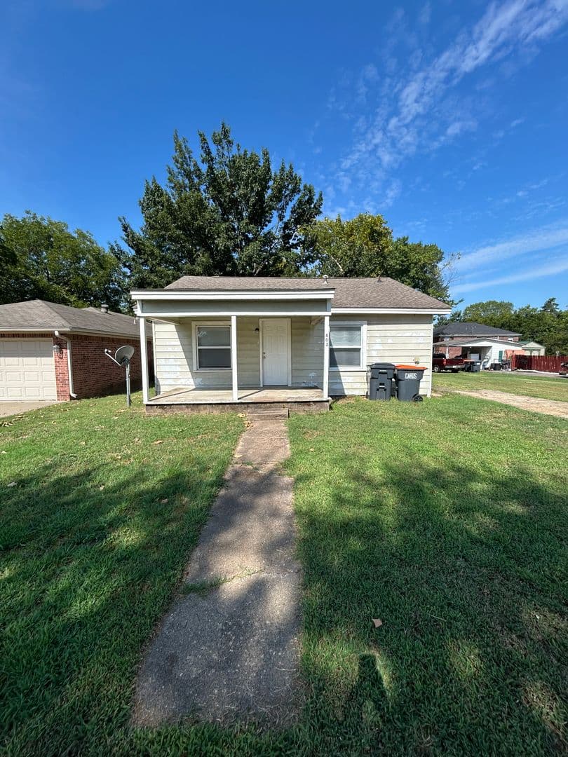 Russellville House: 803 N Denver Ave