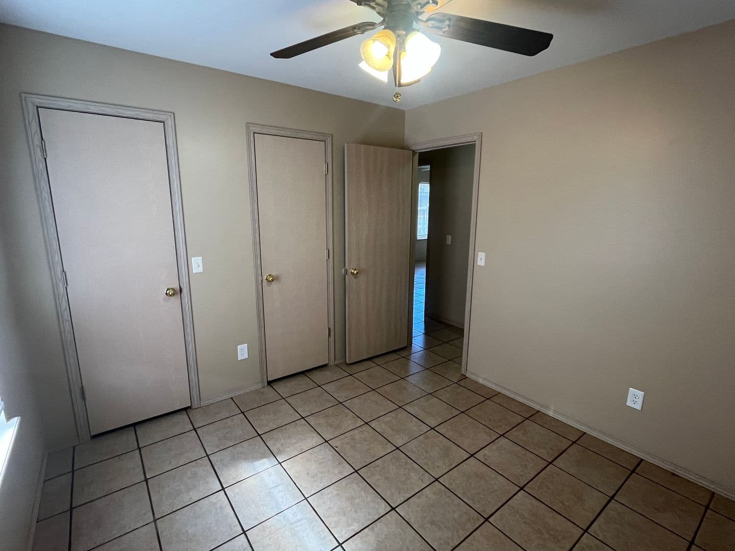 Russellville House: 1106 S Ithaca Ave