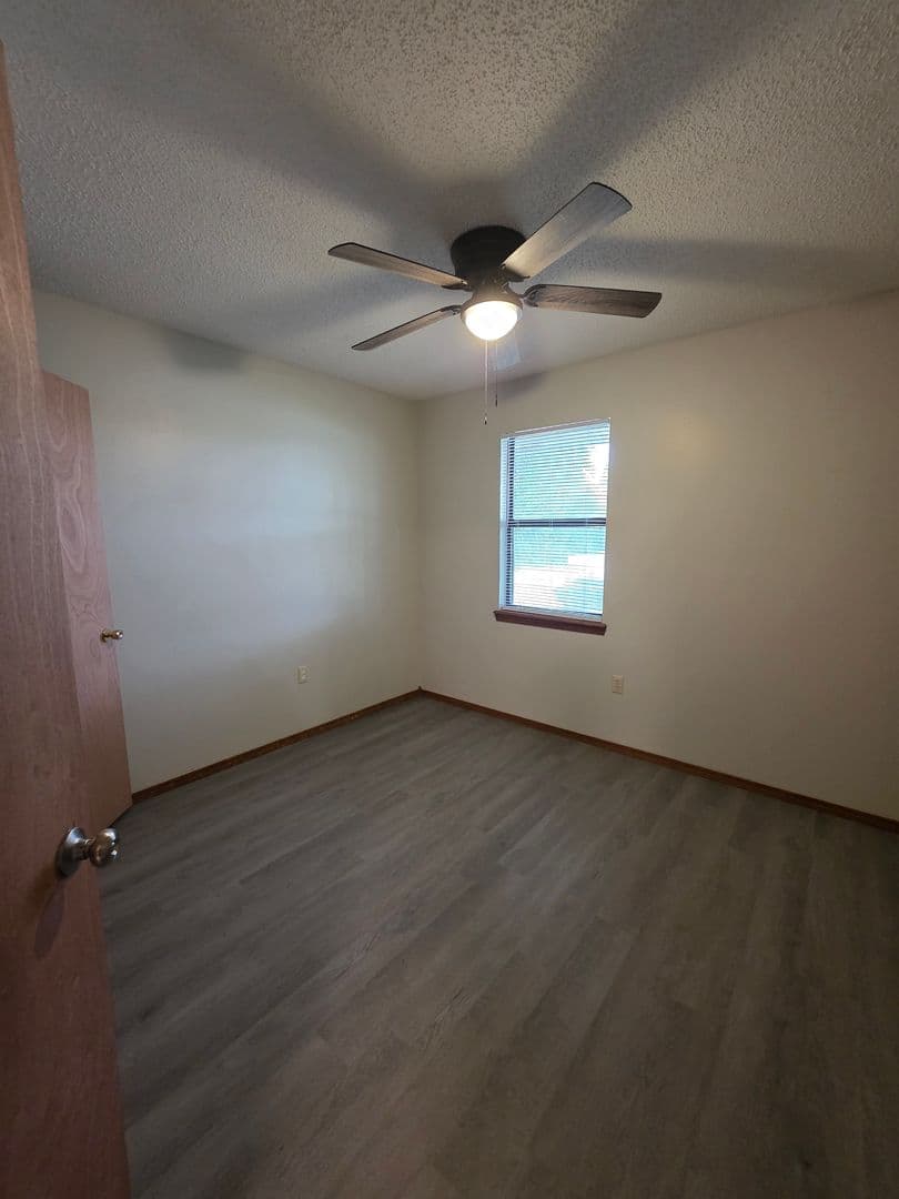 Russellville Apartment: 911-925 West 12th St.