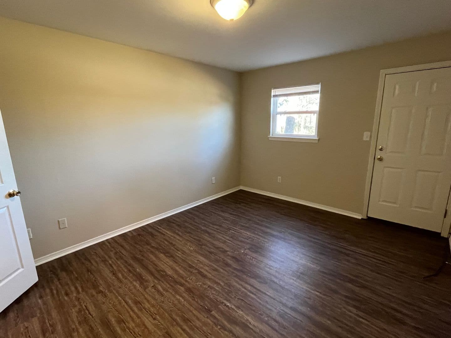 Russellville Apartment: 900 West 16th St.
