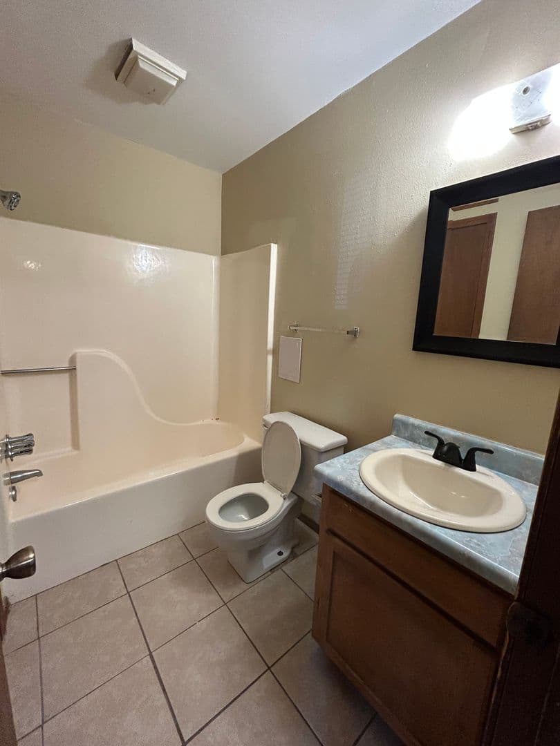Russellville Apartment: 911-925 West 12th St.