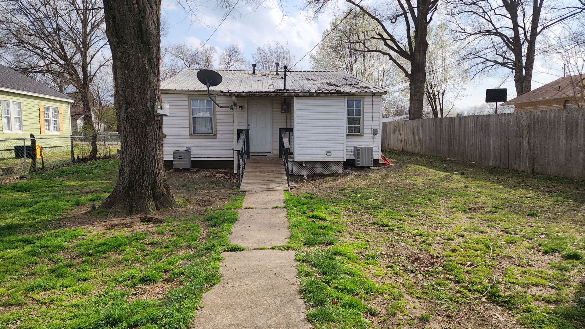 Russellville Apartment: 705 East 5th St. A & B