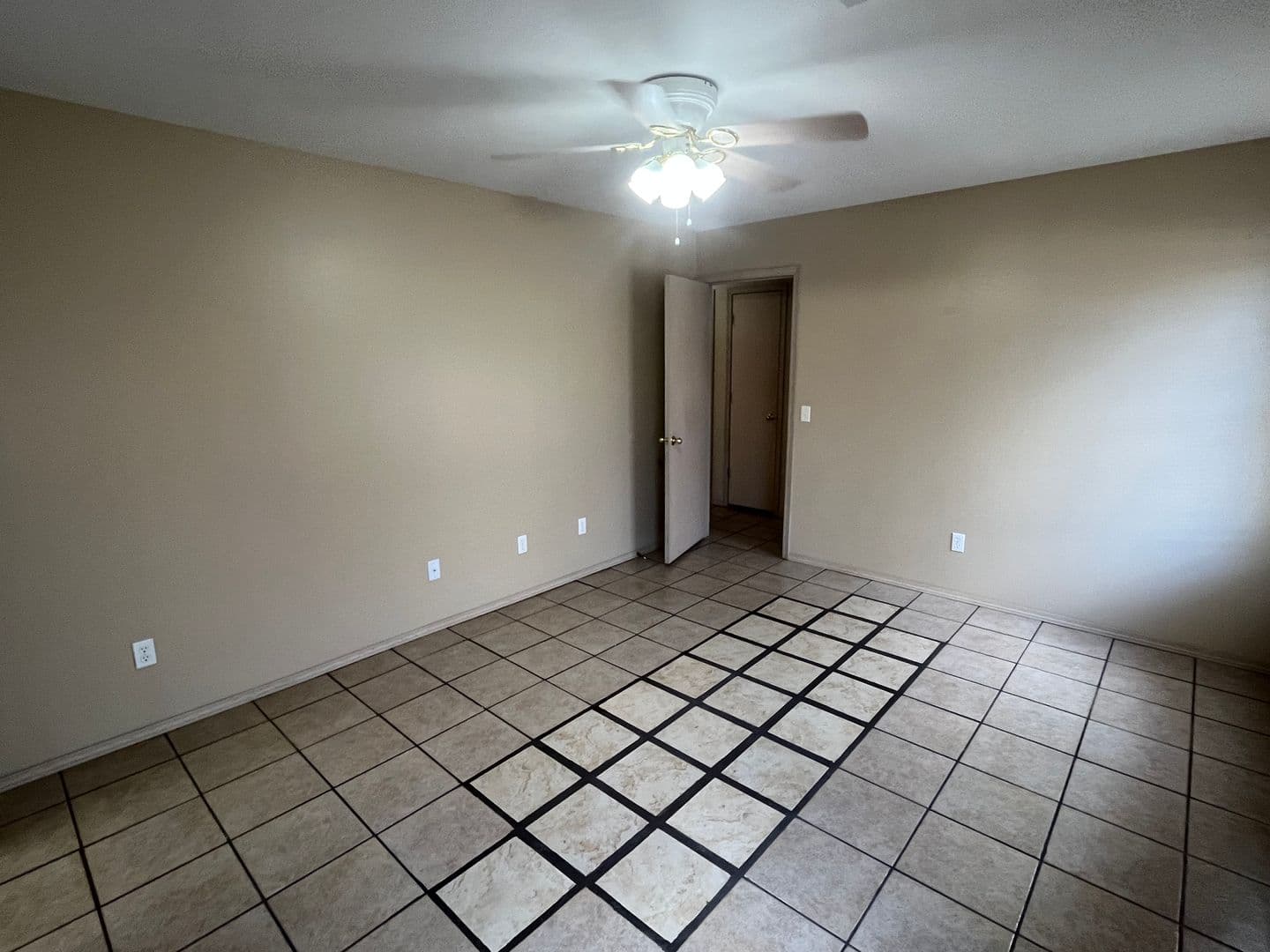 Russellville House: 1106 S Ithaca Ave
