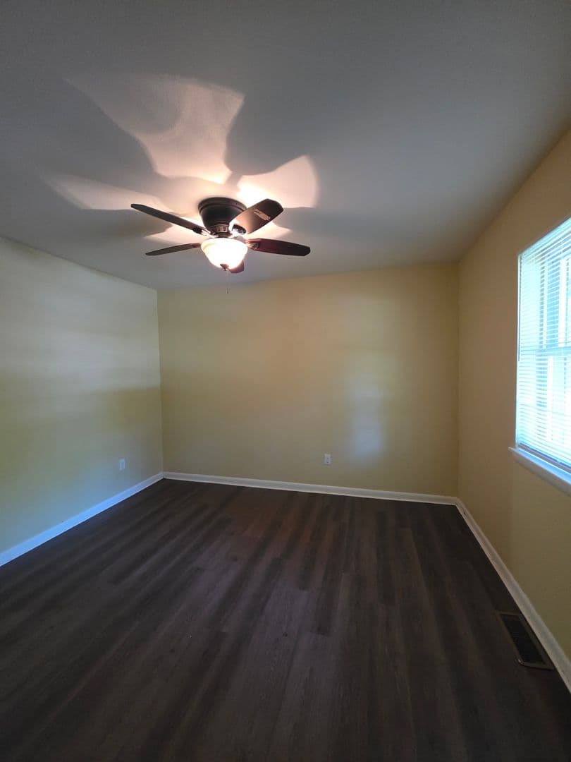 Russellville House: 308 E Gum St
