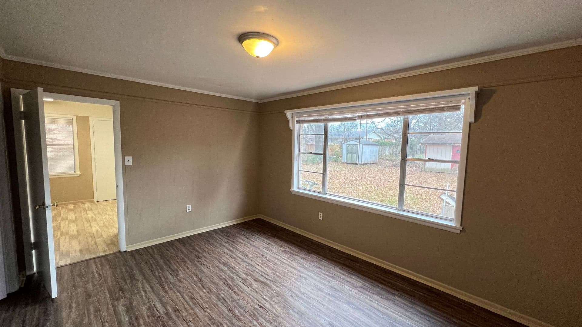 Russellville House: 117 W 18th St
