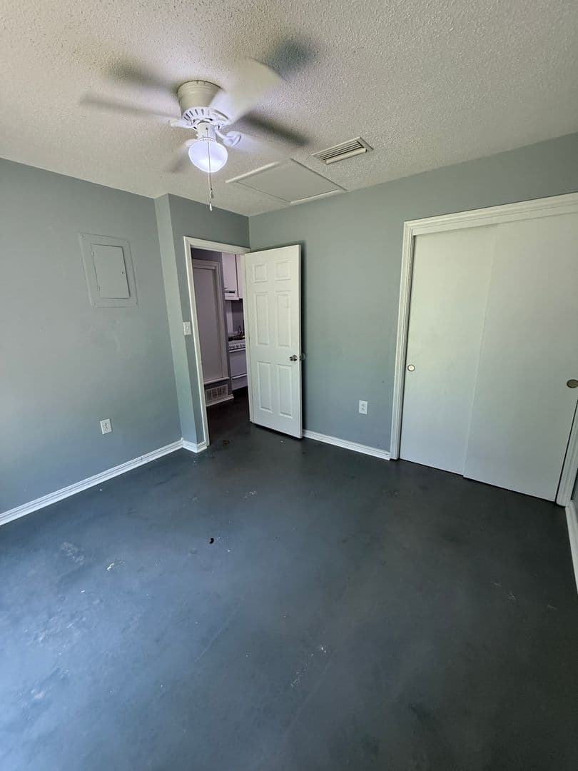 Russellville Apartment: 210 East Parkway A-D