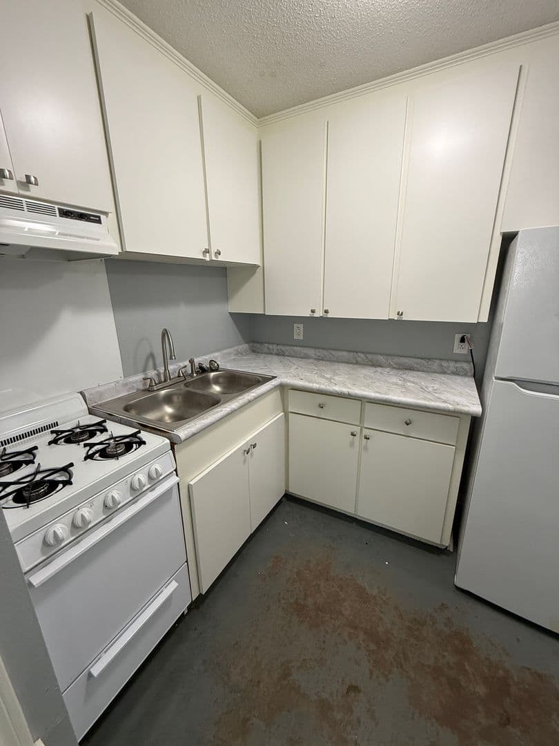 Russellville Apartment: 210 East Parkway A-D