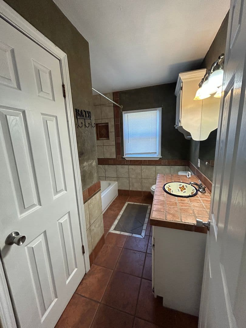 Russellville House: 803 N Denver Ave