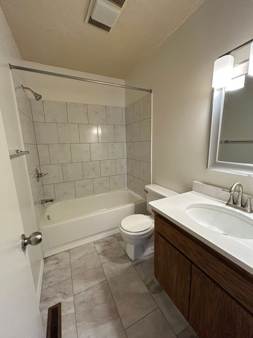 Russellville Apartment: 2751 - 2773 West D St.