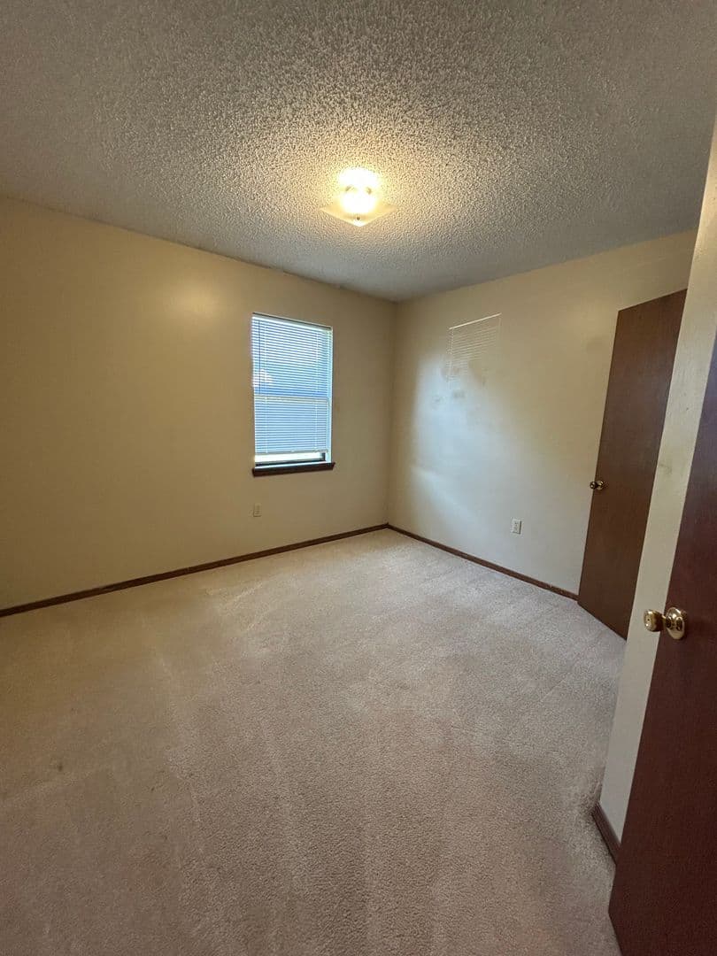Russellville Apartment: 911-925 West 12th St.